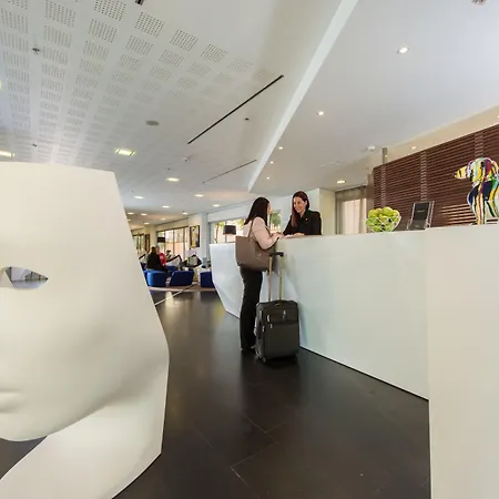 Naitly Poblenou מלון