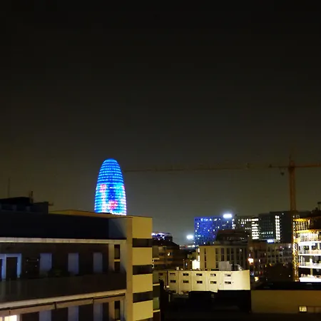 Naitly Poblenou מלון